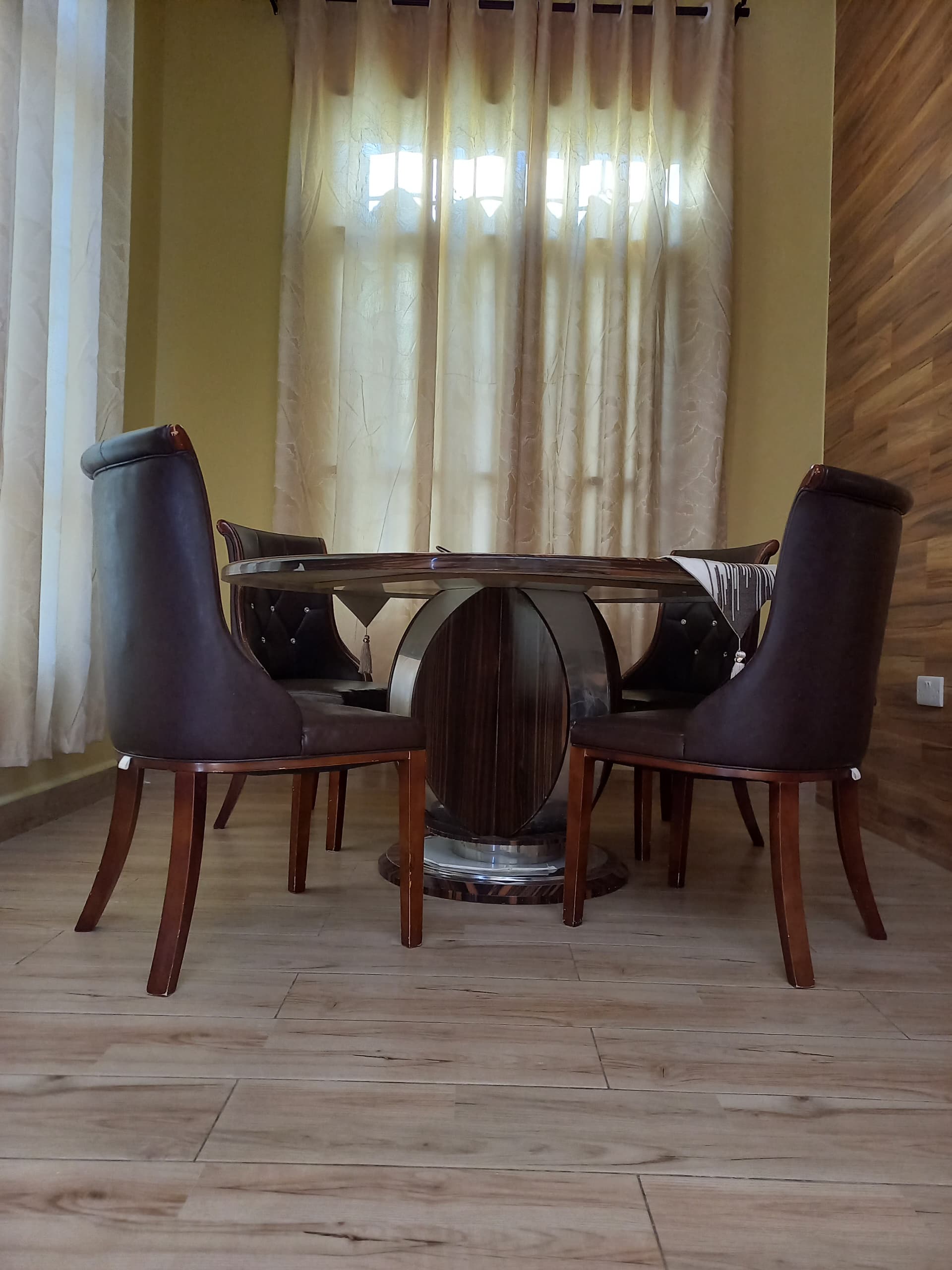 Vancouver One - Dining Area